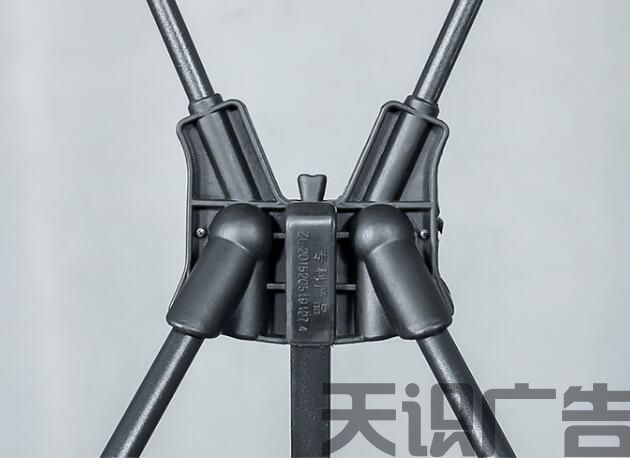 X展架由哪些部分组成呢？(图2)