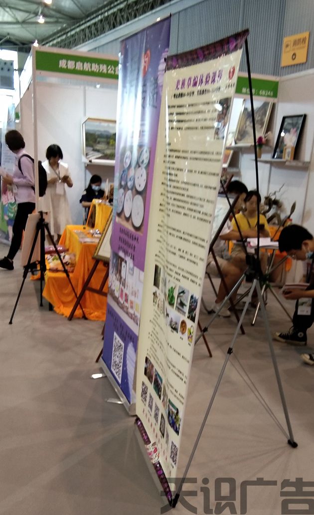 X展架由哪些部分组成呢？(图3)