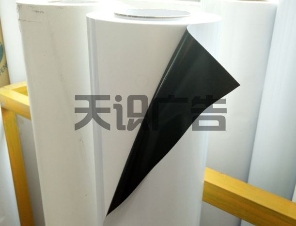 公交车小汽车面包车的车身广告用什么材质制作(图1)