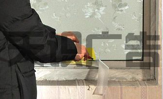 办公室静电玻璃贴膜贴纸粘贴方法(图7)