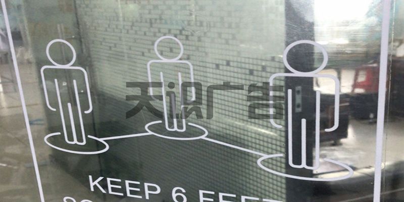 安装粘贴玻璃UV超透贴的方法(图1)
