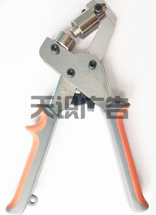 易拉宝画面上的孔是怎么打的 (图2) 易拉宝画面上的孔是怎么打的 (图2)