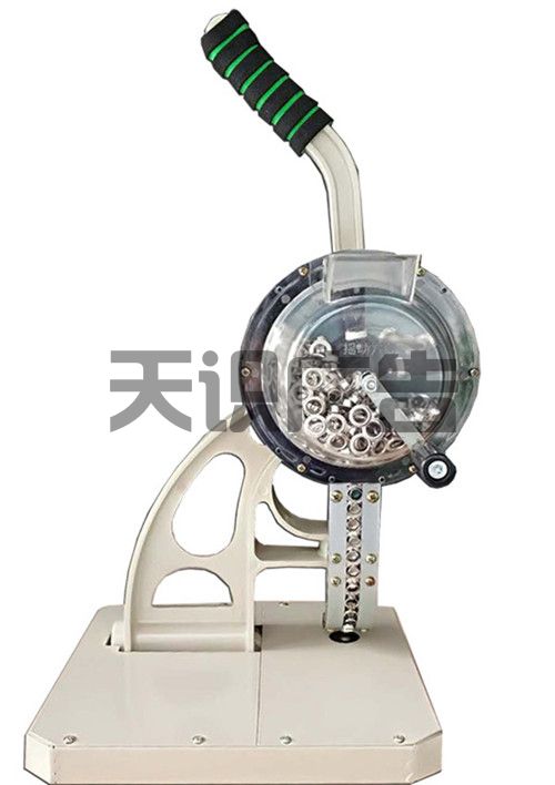 易拉宝画面上的孔是怎么打的 (图3) 易拉宝画面上的孔是怎么打的 (图3)