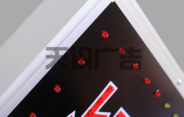 电子灯箱用的什么光源 